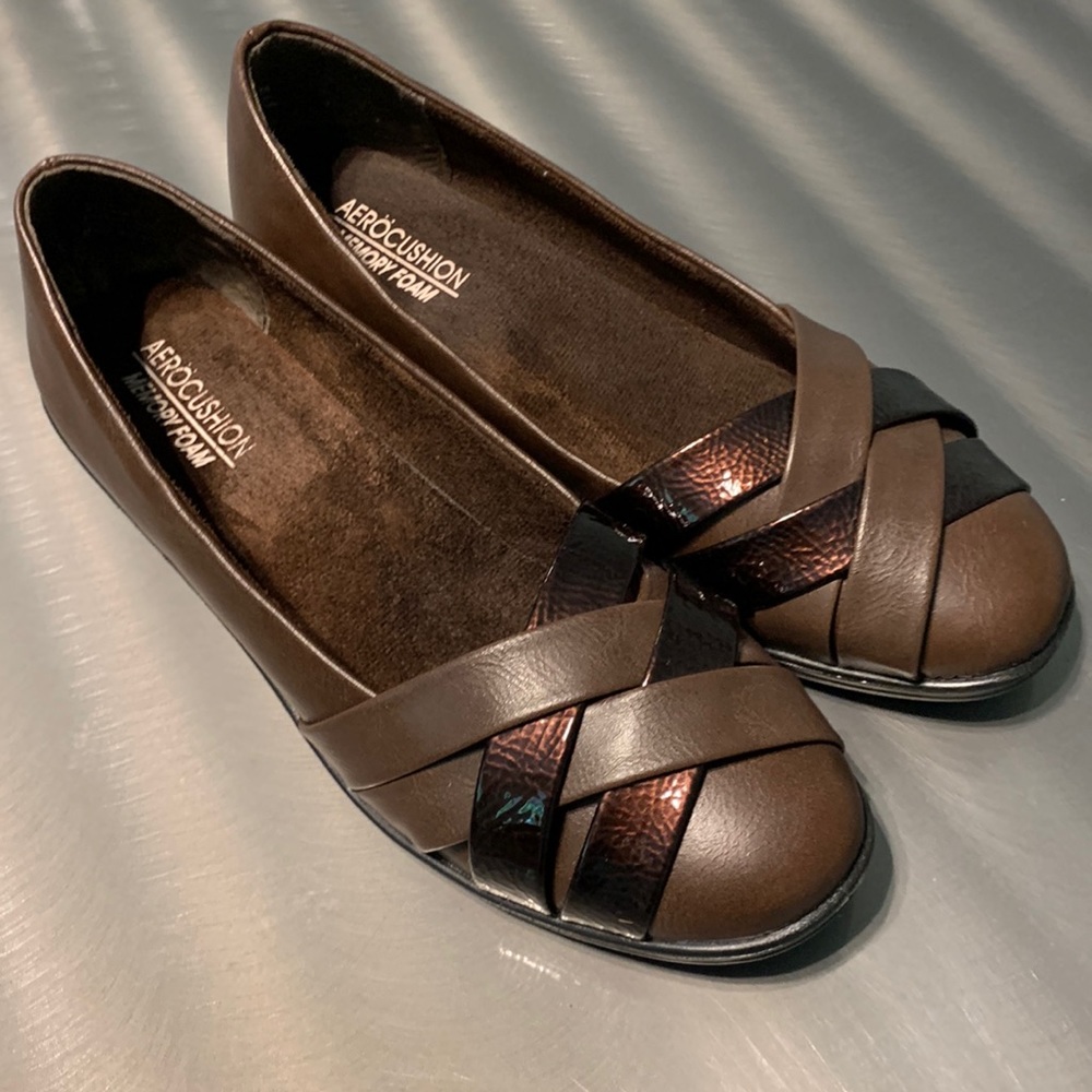 Aerocushion Augusta Brown Criss Cross Strap Memory Foam Slip Ons Size 8